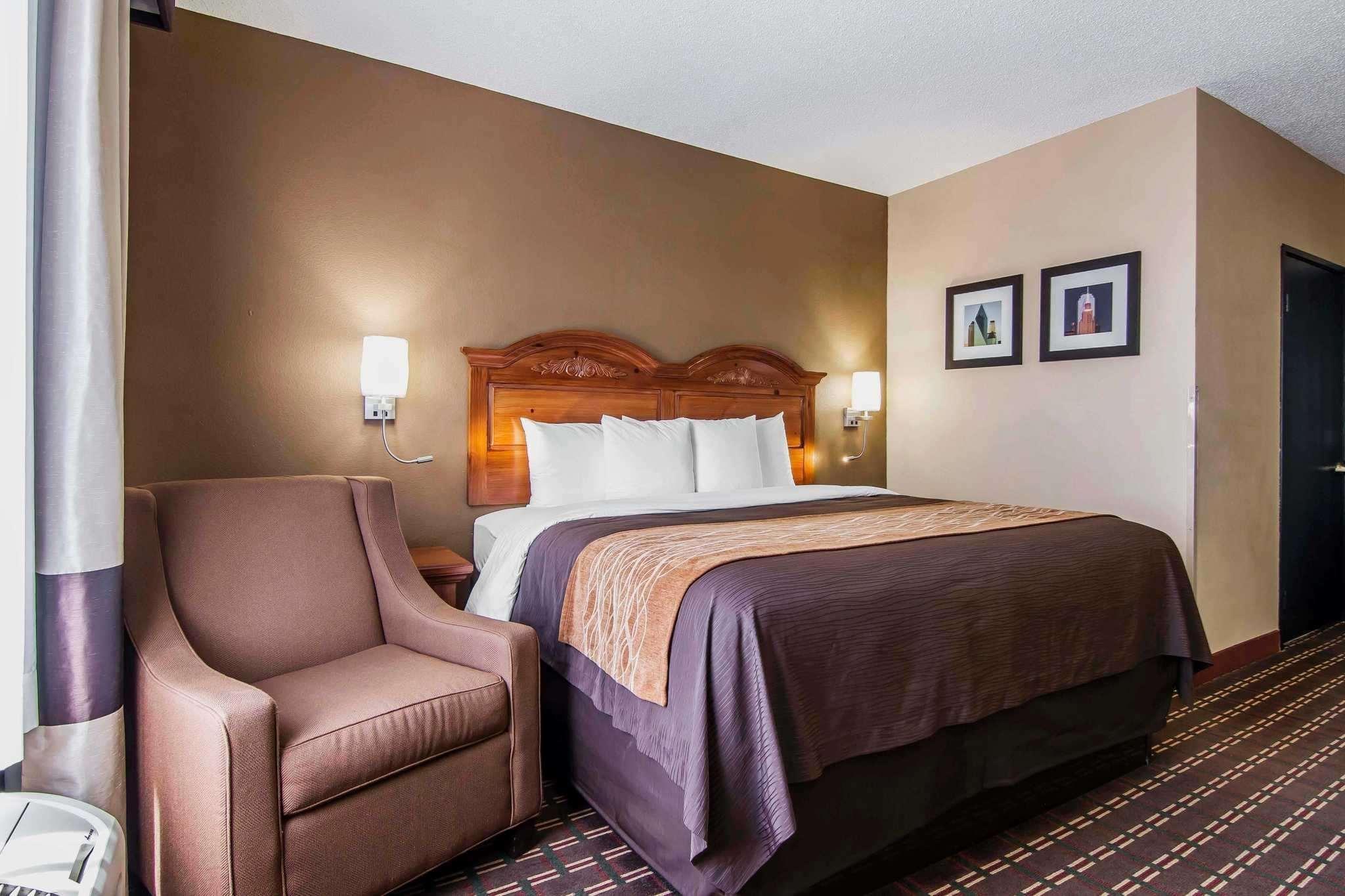 Quality Inn & Suites I-35 E-Walnut Hill Dallas Buitenkant foto