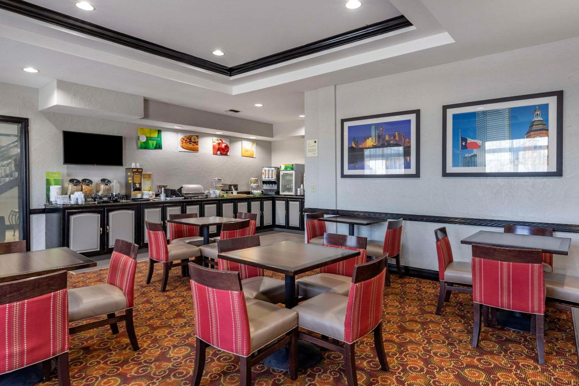 Quality Inn & Suites I-35 E-Walnut Hill Dallas Buitenkant foto