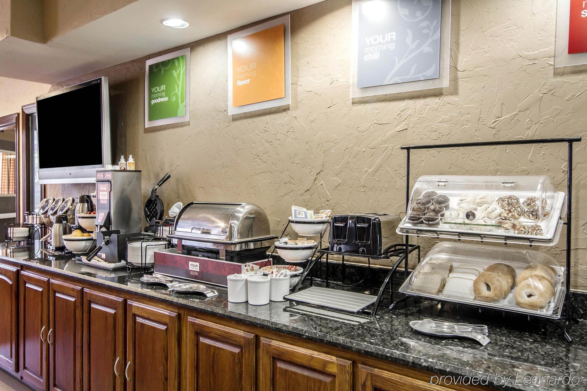 Quality Inn & Suites I-35 E-Walnut Hill Dallas Buitenkant foto