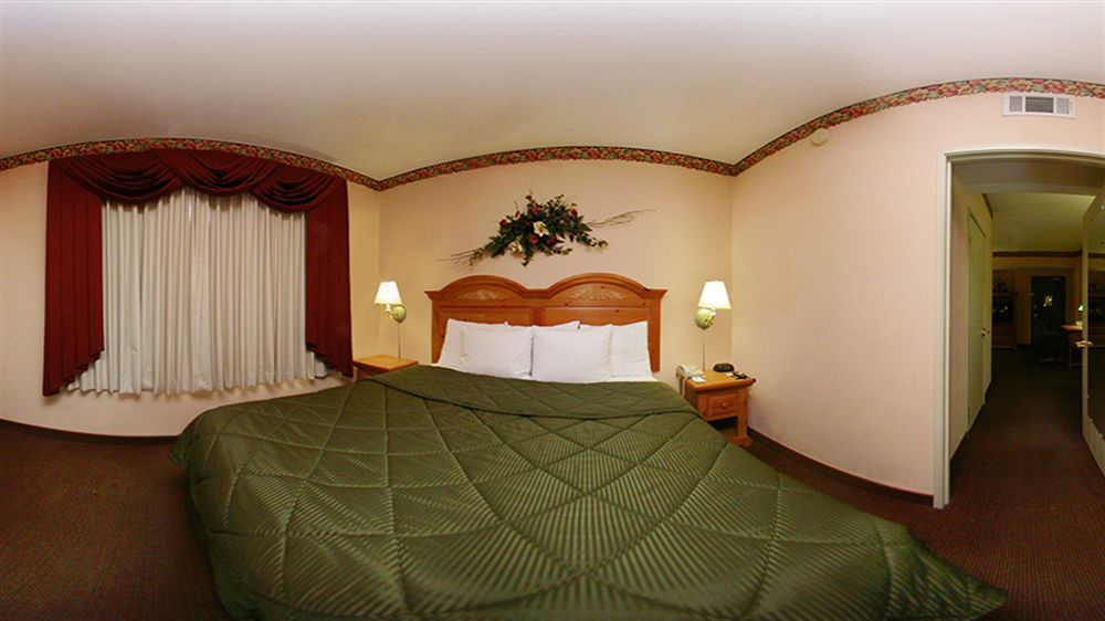 Quality Inn & Suites I-35 E-Walnut Hill Dallas Buitenkant foto