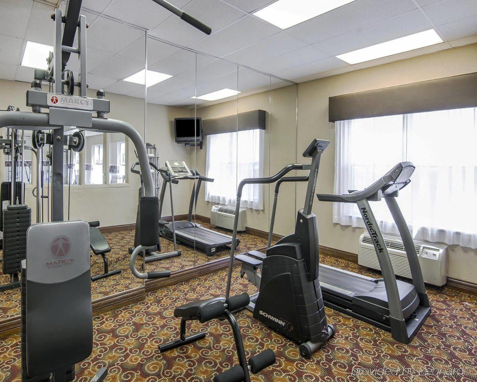 Quality Inn & Suites I-35 E-Walnut Hill Dallas Buitenkant foto
