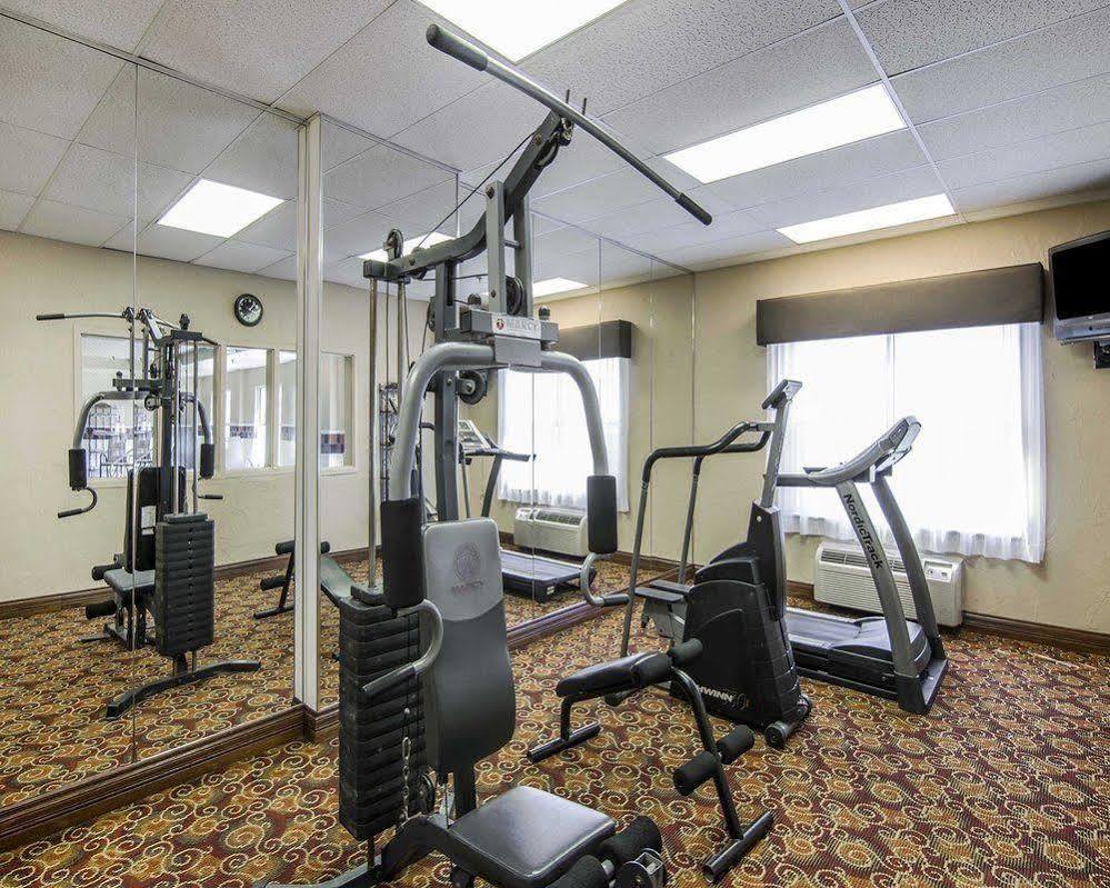 Quality Inn & Suites I-35 E-Walnut Hill Dallas Buitenkant foto